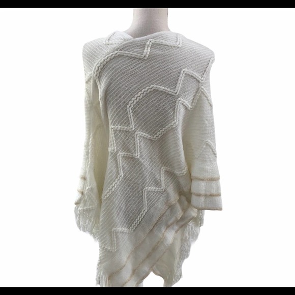 Cream color soft poncho - Picture 5 of 10